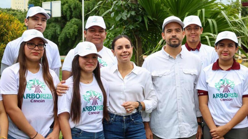Invita Ana Paty Peralta a secundarias y preparatorias a participar en "Arboriza Cancún en tu Escuela"