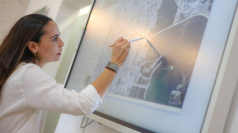 Impulsa Ana Paty Peralta proyectos de electrificación para mejora urbana de Cancún