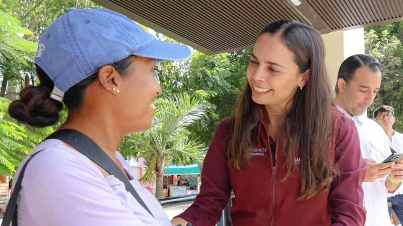 Inaugura Ana Paty Peralta dos paraderos inclusivos en Av. Tulum