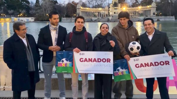 Premia Ana Paty Peralta a ganadores del concurso de dominadas Fitur 2026