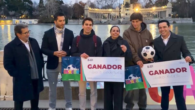 Premia Ana Paty Peralta a ganadores del concurso de dominadas Fitur 2026