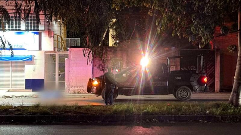 Ejecutan a balazos a jovencita en colonia de Cancún