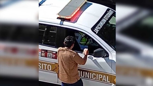 Investigan a elemento de tránsito de Cancún por presunto acto de corrupción