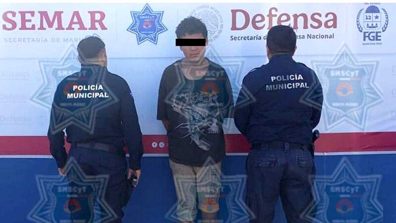Autoridades aseguran a individuo por presunta agresión a policías en Cancún