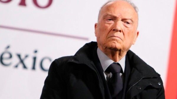 Designan a Gertz Manero como embajador en Gran Bretaña