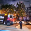 Voraz incendio por presunta pirotecnia destruye restaurante familiar en Mérida