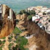 Deslizamiento de tierra deja a una localidad en Italia al borde de un barranco