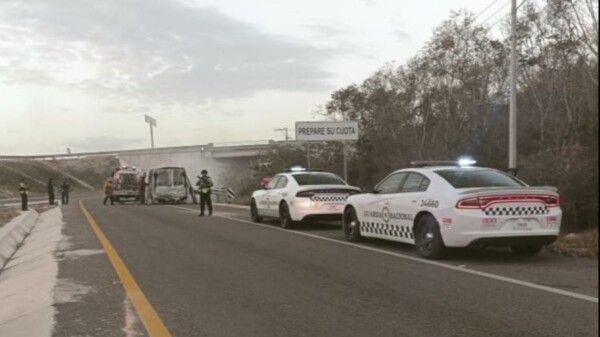 Se incendia ambulancia de Chichimilá en la carretera Valladolid–Mérida