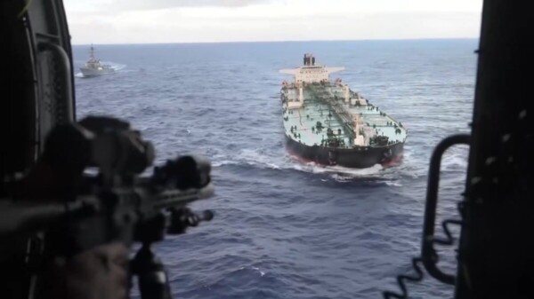 Persigue y captura EU al petrolero Aquila II