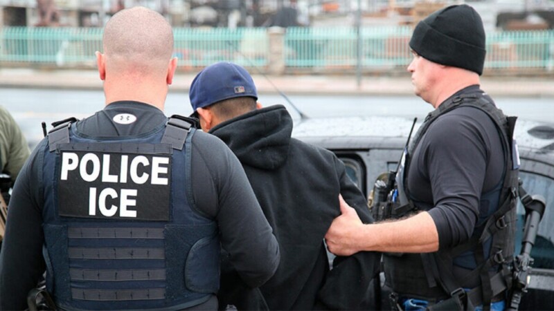 Detiene ICE a 152 migrantes en Florida