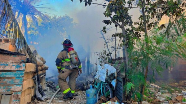 Familia en Cancún lo perdió todo; su casa quedó en cenizas