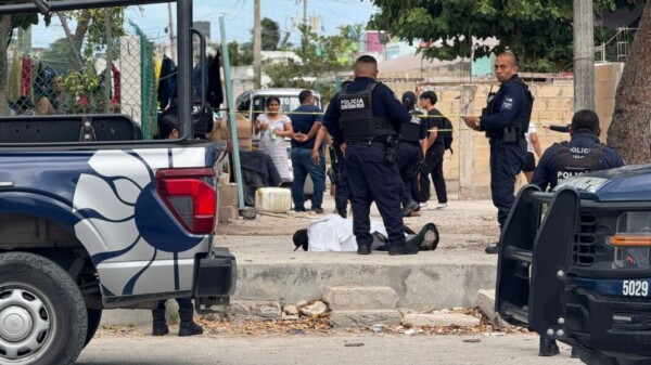 Balean a dos personas en Villas Otoch en Cancún