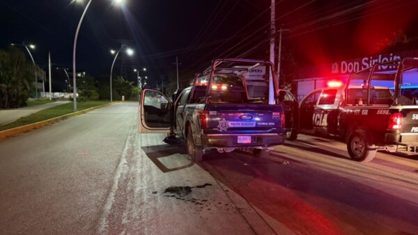 Provoca aparatosa colisión al cerrarle el paso a patrulla de la Policía Municipal
