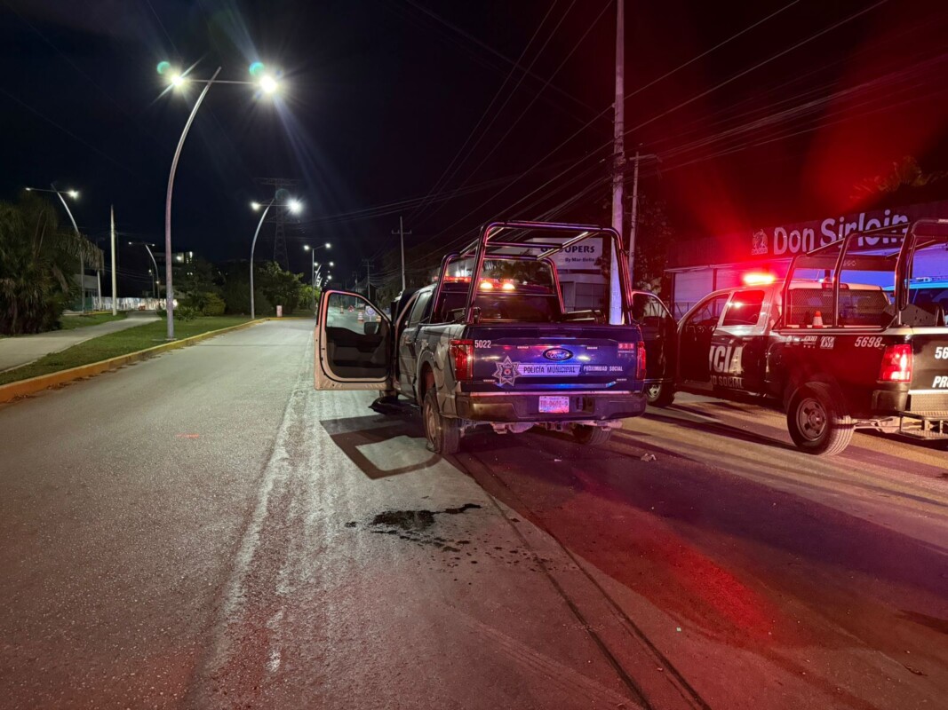 Provoca aparatosa colisión al cerrarle el paso a patrulla de la Policía Municipal