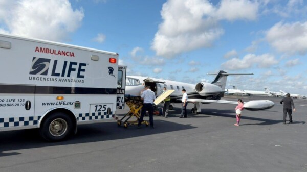 Traslado aéreo de Cancún a CDMX salva vida de un menor con quemaduras de segundo grado