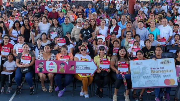 Respalda Ana Paty Peralta programas permanentes para beneficio de estudiantes