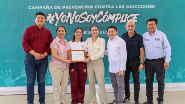 Reconoce Ana Paty Peralta compromiso de escuelas para ayudar a prevenir adicciones