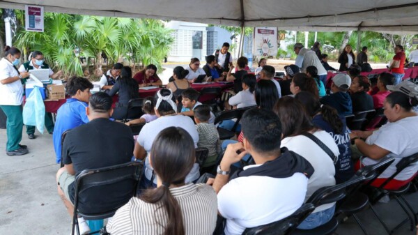 Aplica Salud Municipal 550 vacunas contra el sarampión en explanada del Palacio Municipal