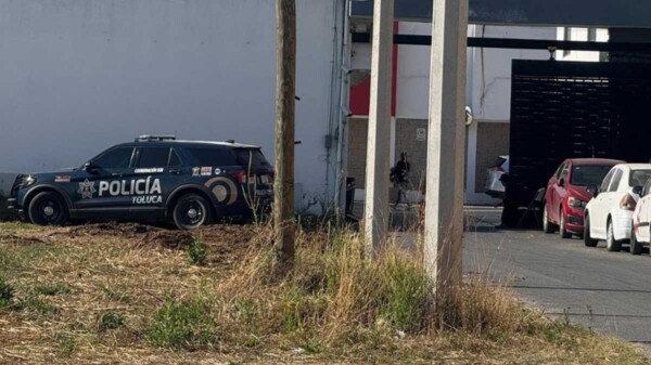 Menor de 15 años se entrega tras matar a su padre y hermano en Edomex