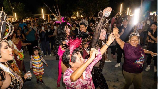 Con desfile y quema del mal humor inicia oficialmente el carnaval Cancún 2026