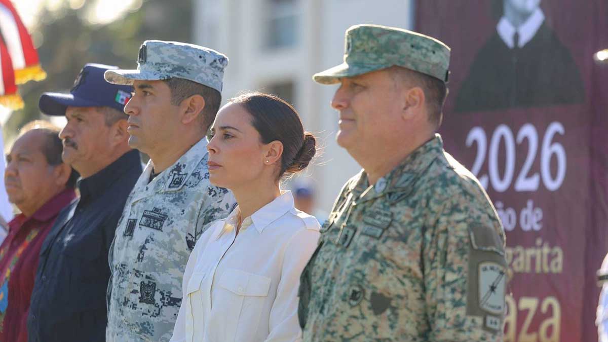 Conmemoran autoridades gubernamentales honores a la bandera nacional