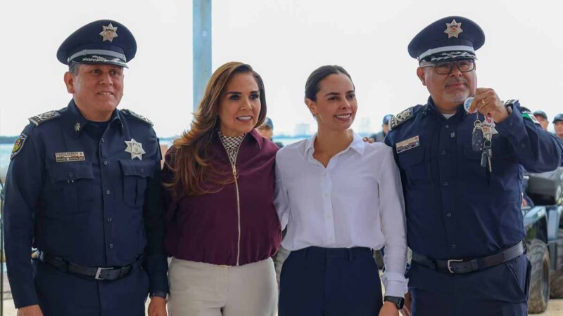 Entregan Ana Paty Peralta y Mara Lezama patrullas para la transformación policial de Cancún