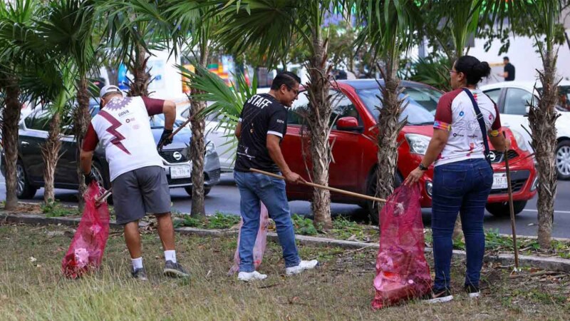Ayuntamiento cumple con limpieza mensual perimetral de Parque Kabah