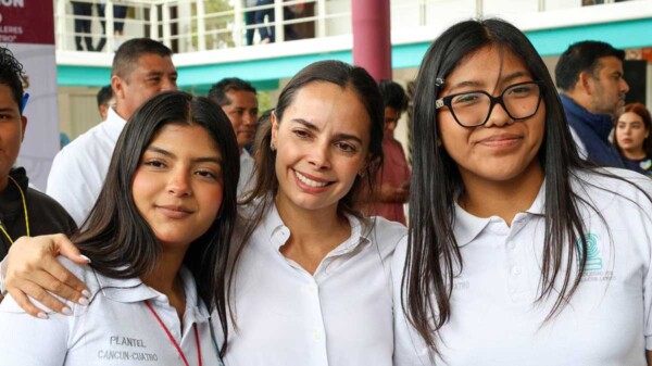 Destaca Ana Paty Peralta cumplimiento de Mara Lezama con nuevos domos escolares en Cancún
