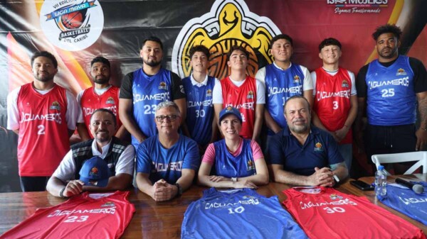 Atenea Gómez Ricalde respalda a Caguameros en la presentación de la 7ª Liga Maya Caribe