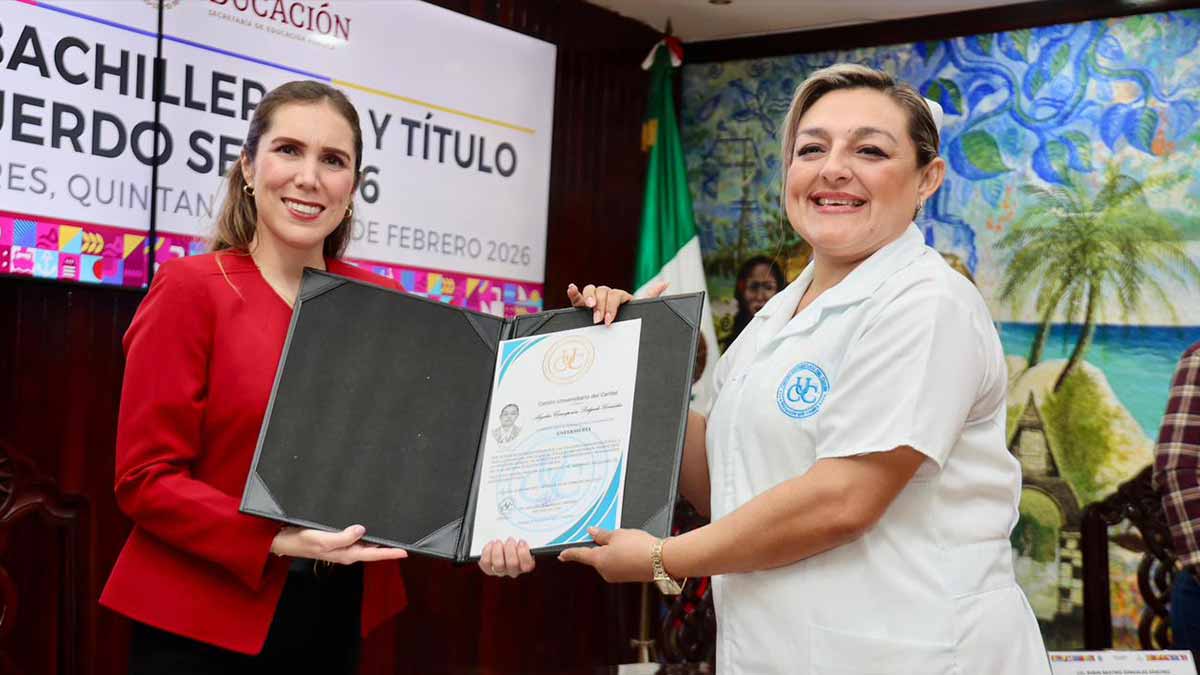 Atenea Gómez Ricalde reconoce el esfuerzo académico de las isleñas e isleños durante entrega de certificados PRONACE en Isla Mujeres