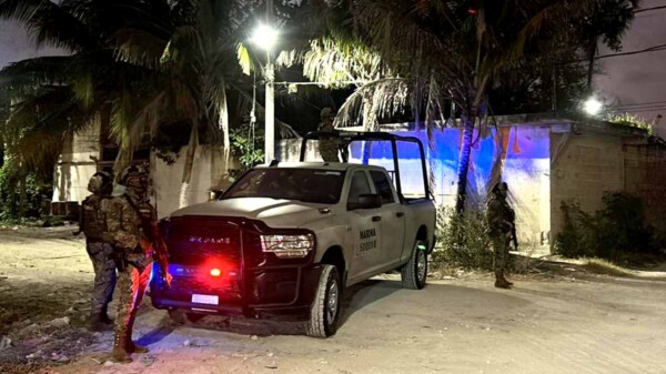 Por presunta trata de personas, autoridades catean bar en Cancún