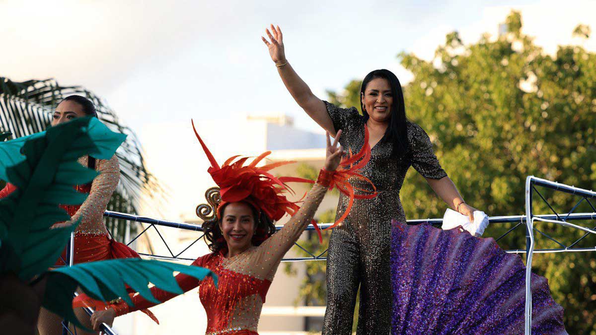 Más de 16 mil personas coronan el gran cierre de carnaval Puerto Morelos 2026 "Al son de la Historia y Tradición"