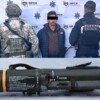 Detienen a sujeto que caminaba con un lanzacohetes antitanque en Tijuana
