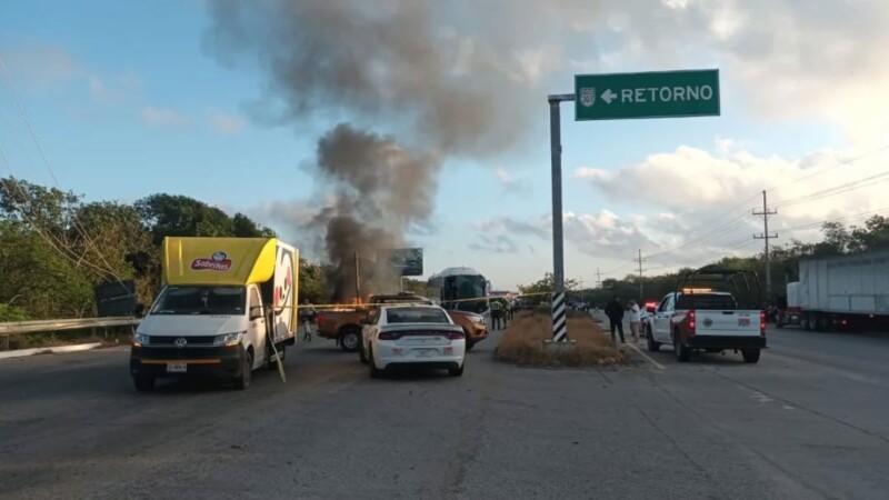 Fallece conductora tras choque e incendio en la carretera Tulum-Playa del Carmen
