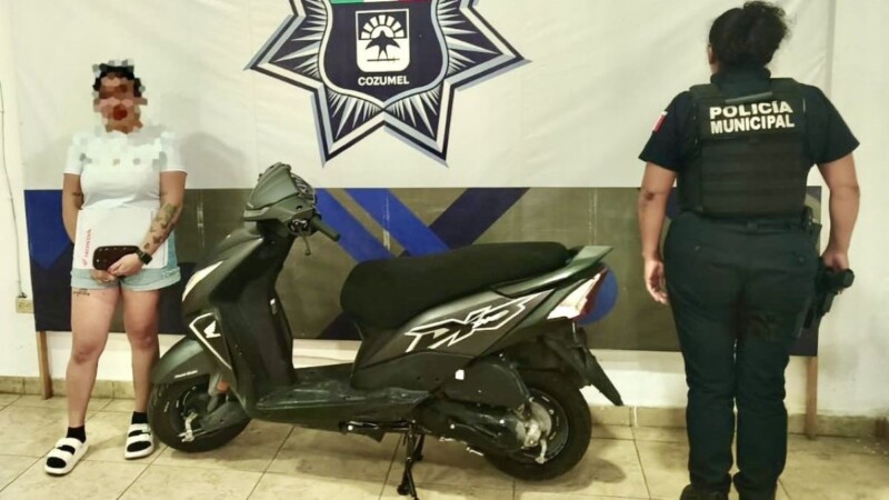 Devuelven a su propietaria una motocicleta recuperada en Cozumel