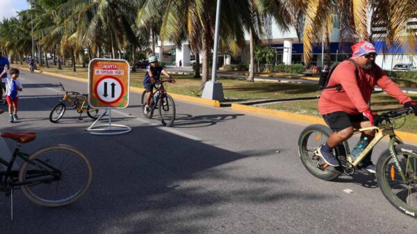 Paseo cancunense hace vibrar a las familias con sana convivencia