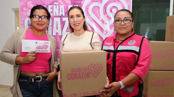 Atenea continúa con la entrega de apoyos del programa “Isleña de Corazón” en Zona Continental