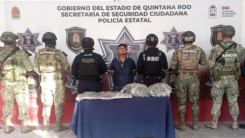 Detienen a hombre armado con fusil de asalto en sur de Quintana Roo