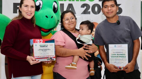 Atenea premia a las familias ganadoras del concurso “Reciclado en Familia”