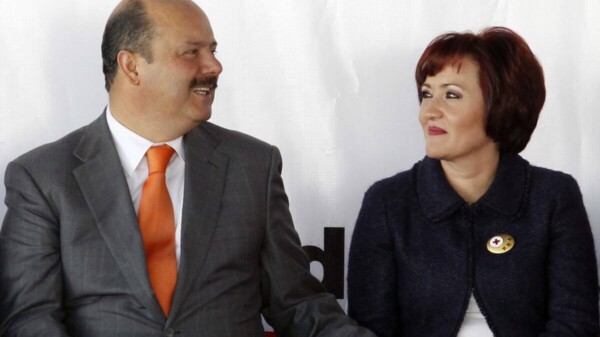 Detiene ICE a esposa de Duarte, Bertha Gómez