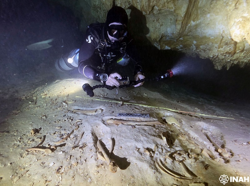 La cueva donde se encontró el esqueleto, en el sistema de ríos subterráneos Sac Actun, posiblemente fungió como una cripta funeraria natural. 