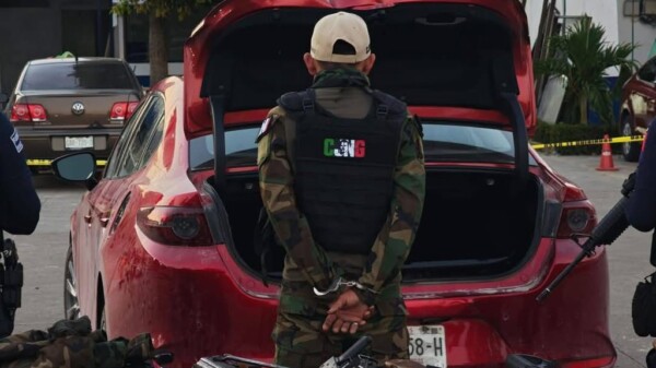 Atacan la Refinería Olmeca, disparan y huyen, cae uno