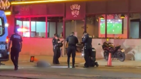 Tres hombres mueren tras enfrentamiento armado en bar de Cancún
