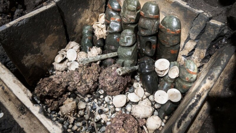 Revelan la mayor ofrenda de la época de Moctezuma