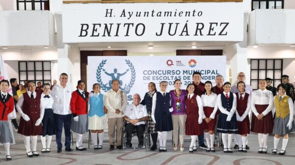 Premia Ana Paty Peralta a ganadores del Concurso Municipal de Escoltar Nivel Secundaria 2025-2026
