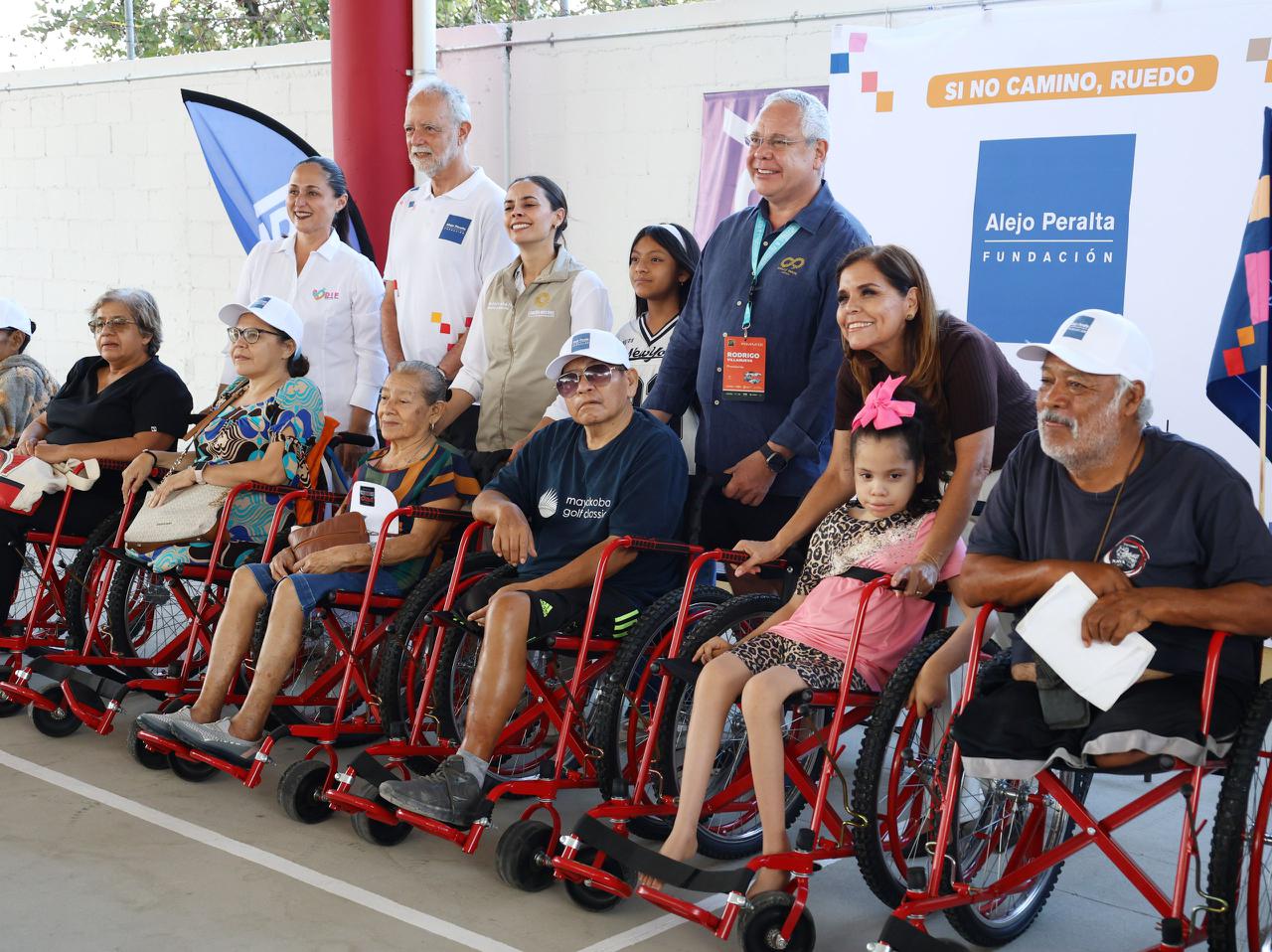 Gobierno, sociedad civil e iniciativa privada suman esfuerzos para transformar vidas. Entregan 20 sillas de ruedas y 10 bicicletas en el marco de la decimosegunda edición de Rally Maya México.