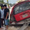 Conductor choca contra camioneta de vendedor de tamales y se da a la fuga en Isla Mujeres.