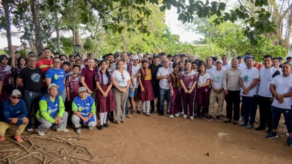 Siembran conciencia ambiental en jóvenes con 'Arboriza Cancún en tu Escuela'