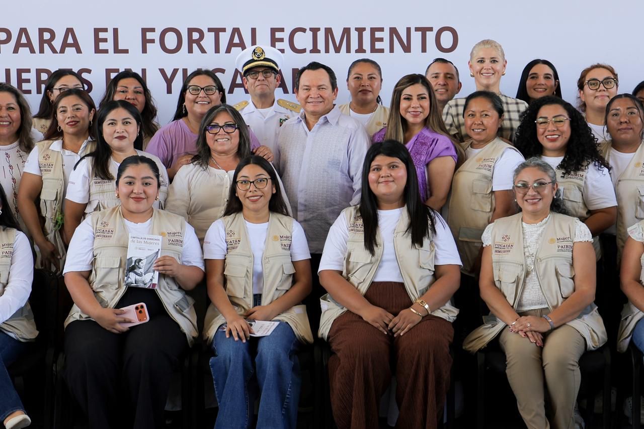 Junto con la secretaria de las Mujeres del Gobierno de México, Citlalli Hernández Mora, el Gobernador Joaquín Díaz Mena entregó equipamiento para los Centros Libre en Yucatán, con una inversión de más de 2.1 millones de pesos para fortalecer la atención, el acompañamiento y la autonomía de las mujeres en la entidad.