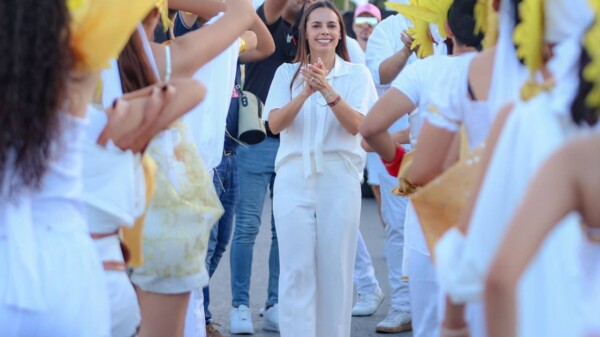 Ángeles Azules en el 56 aniversario de la fundación de Cancún: Ana Paty Peralta